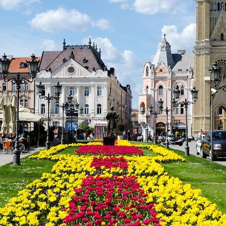 Giallo Apartment - Free Private Parking Novi Sad Ngoại thất bức ảnh