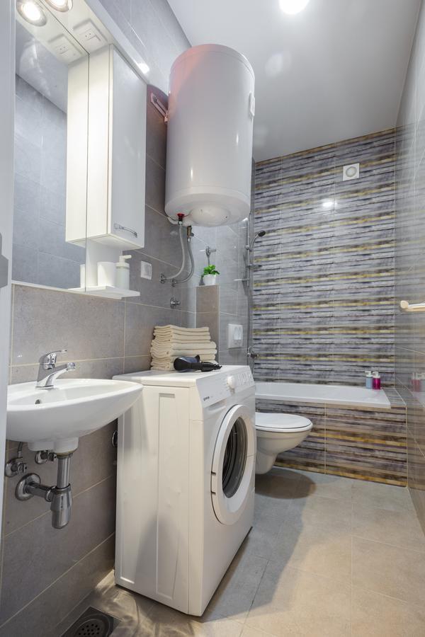 Giallo Apartment - Free Private Parking Novi Sad Ngoại thất bức ảnh