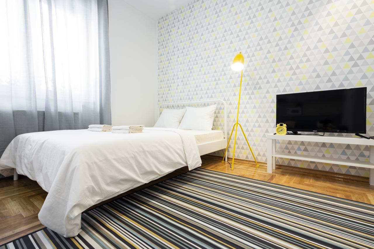Giallo Apartment - Free Private Parking Novi Sad Ngoại thất bức ảnh