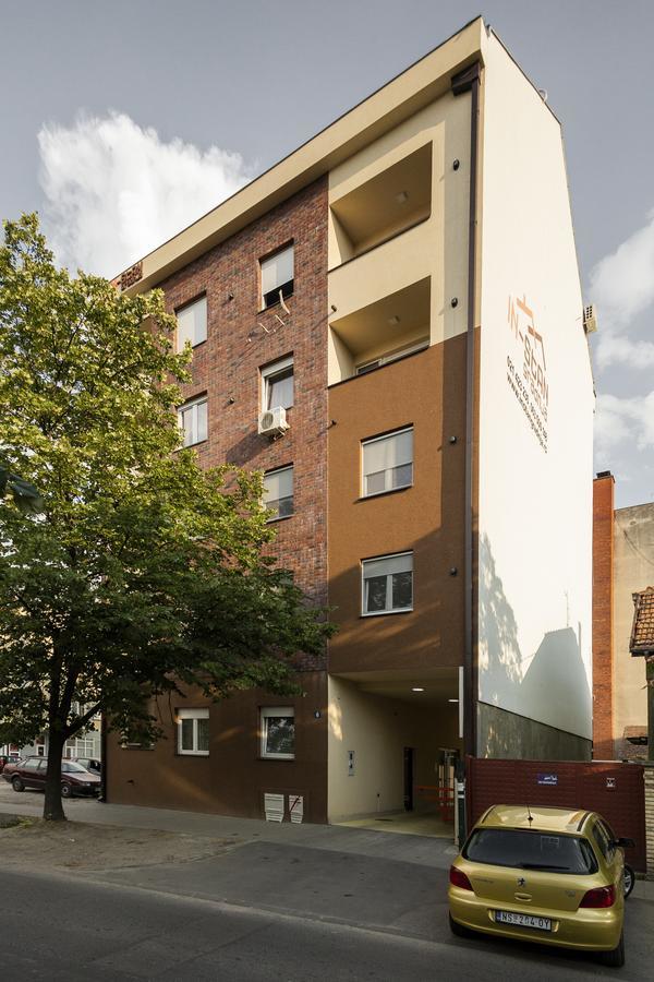 Giallo Apartment - Free Private Parking Novi Sad Ngoại thất bức ảnh